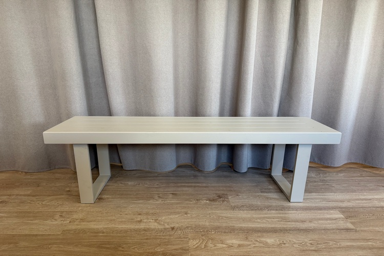 bench_gonzo_2